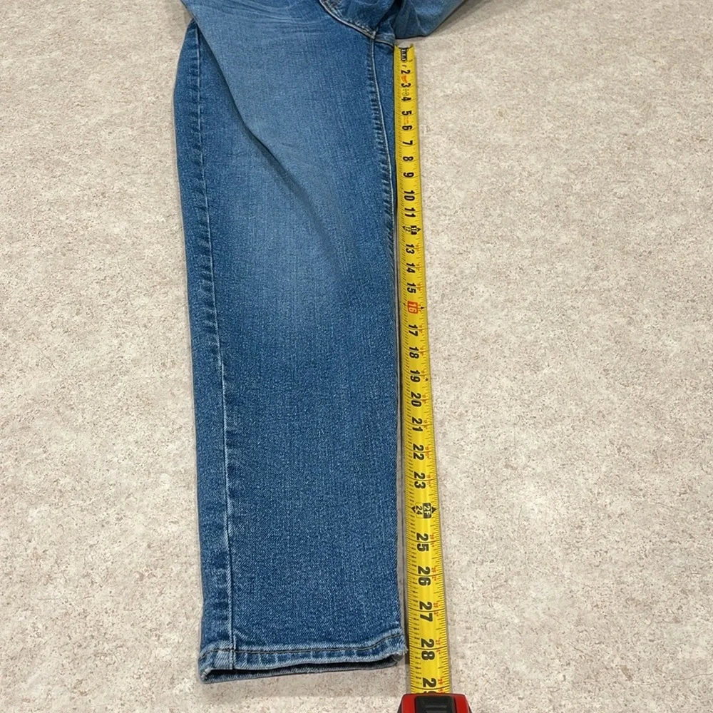 WOMENS LEVI’S HIGH WAISTED MOM JEAN IN A MEDIUM BLUE WASH DENIM 80’s VIBE… - Picture 9 of 11